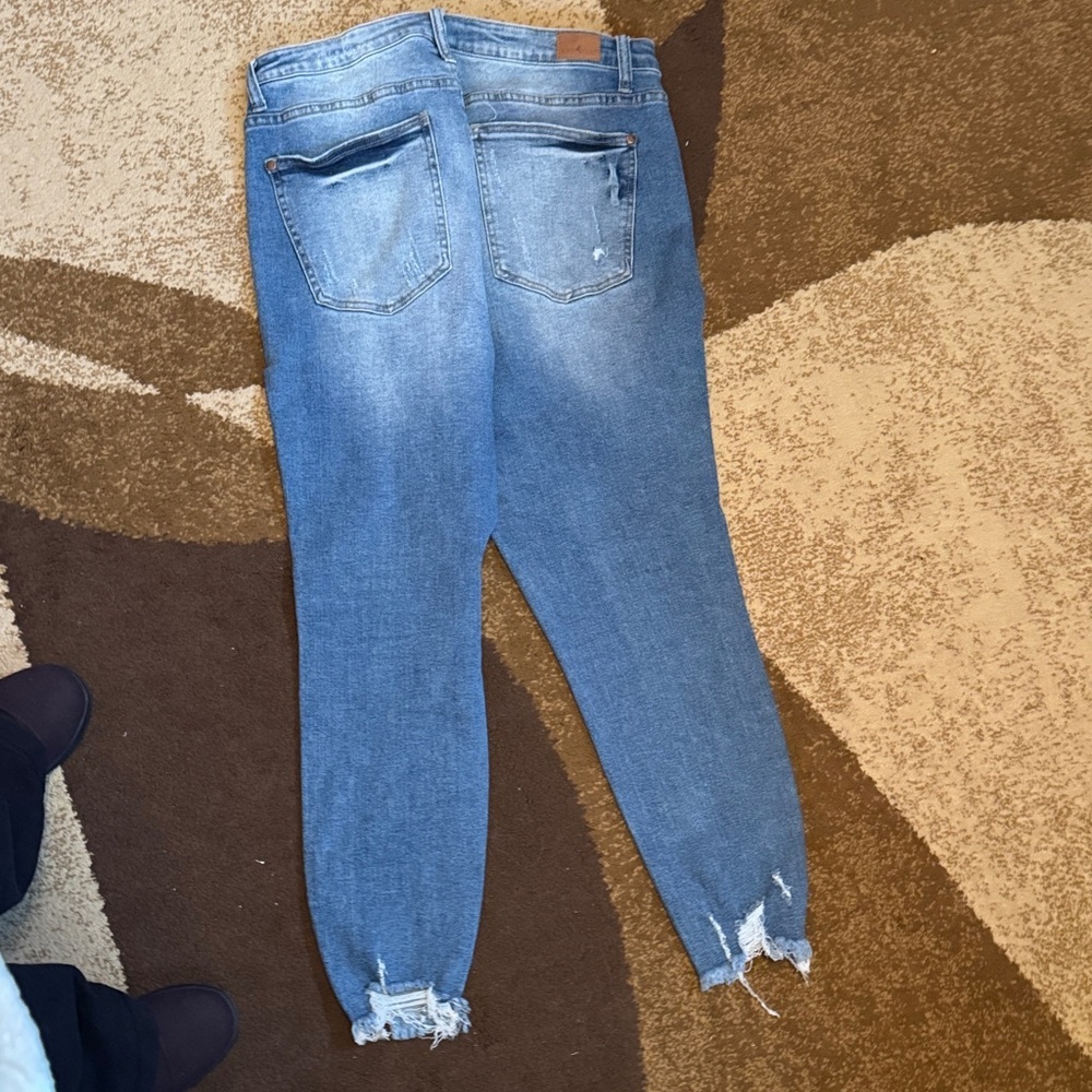 Judy Blue Women's Denim Jeans with Pearl Details - Picture 4 of 7